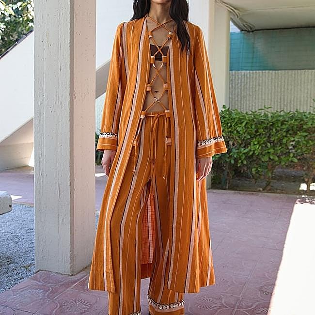 Conjunto naranja especiado de Sfera: cárdigan 49,99 euros y pantalón 39,99 euros.