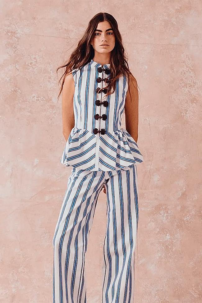 Conjunto de chaleco y pantalón de Laganini.