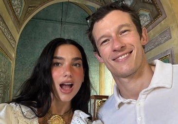 Así fue la boda de Dua Lipa y Callum Turner: ocho invitados y un vestido de novia de Schiaparelli