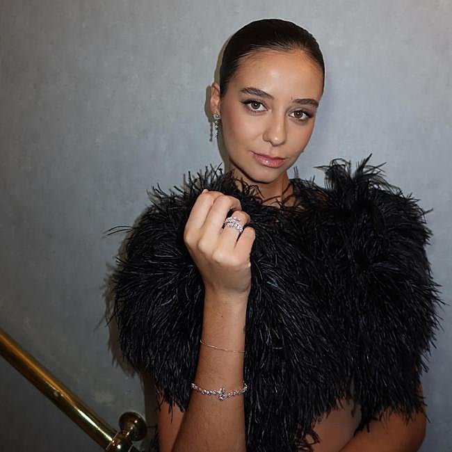 Victoria Federica con joyas de diamantes Solitario Lab Grown Diamonds.