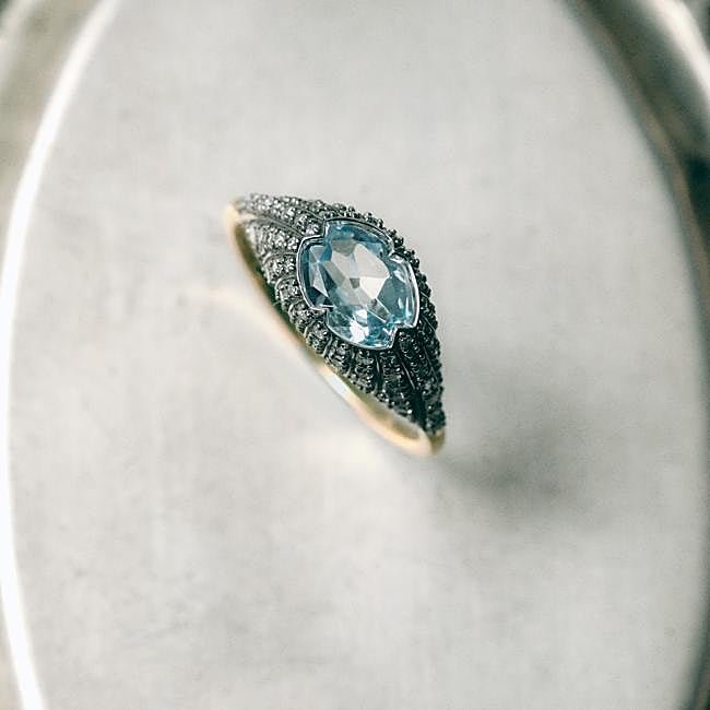 Un anillo de la colección Studio de Aristocrazy.