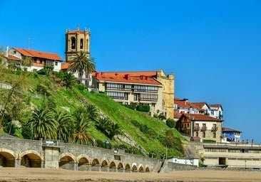 Por qué tienes que ir a este pueblo medieval de la costa vasca: un puerto mítico, el monte con forma de ratón y el Museo Balenciaga