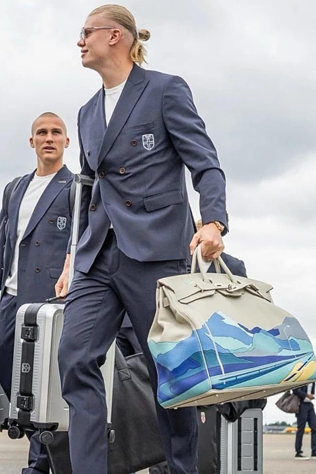 Erling Haaland con su Hermès HAC Birkin 50 Endless Road