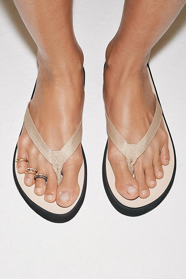Conjunto de anillos para los dedos de los pies de Zara.