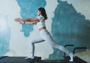 Laura Cabral, instructora de Pilates: «El reformer se puede adaptar a la persona y también al entorno veraniego»