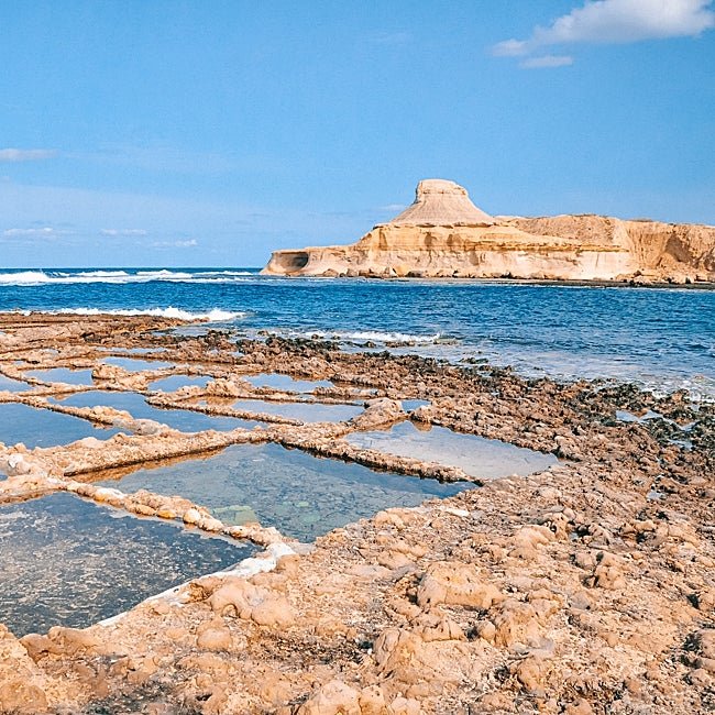 Las salinas de Xwejni forman parte del patrimonio cultural y gastronómico de la isla de Gozo.