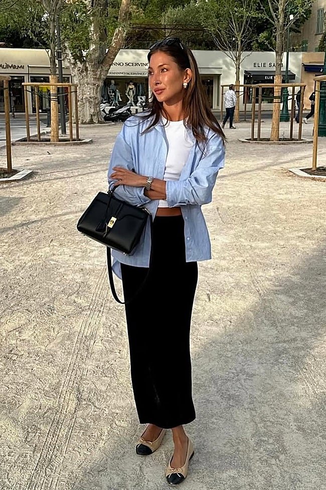 Camisa azul + falda midi