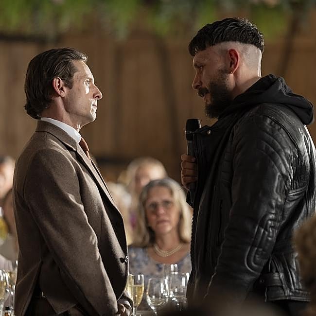 Jaime Bell y Richard Gadd en una imagen de la serie Half Man.