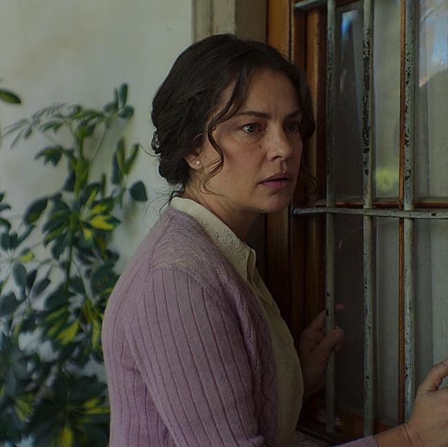 Dolores Fonzi es Clara en la adaptación de La casa de los espíritus.