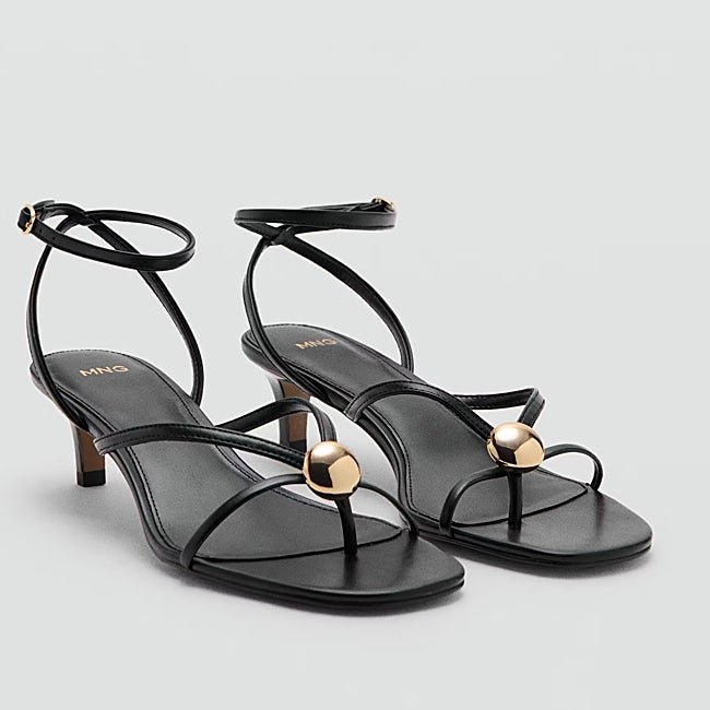 Sandalias negras de Mango (39,99 euros)