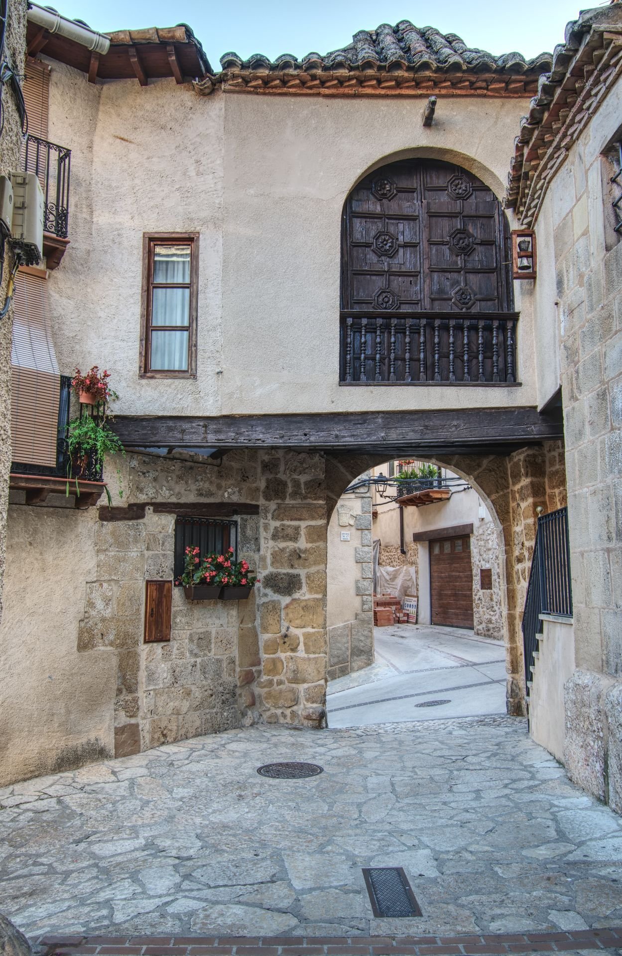 El portal-capilla de San Roque está en uno de los rincones más bellos de Beceite.