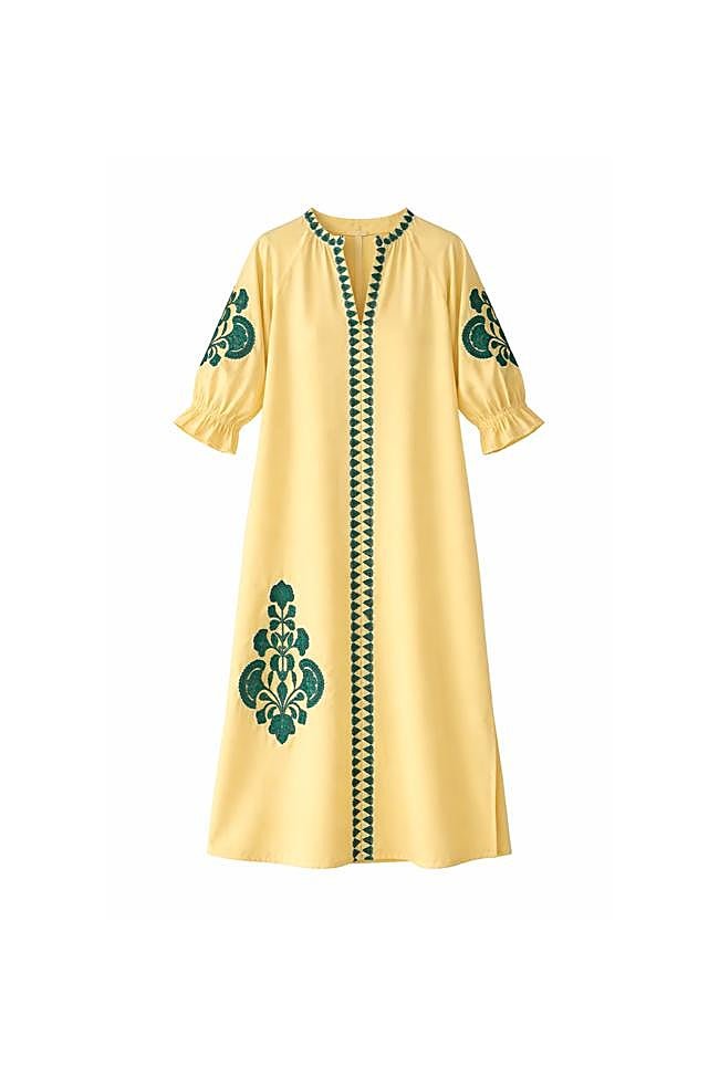 Vestido estilo caftán con bordado en verde de Kapda Casa.
