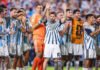 Fan chino celebra un gol de Argentina y recibe insultos racistas de un aficionado albiceleste