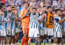 Fan chino celebra un gol de Argentina y recibe insultos racistas de un aficionado albiceleste