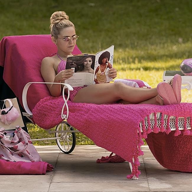 Lexi Minetree en el papel de Elle Woods en una imagen de la precuela de Una rubia muy legal, Elle.
