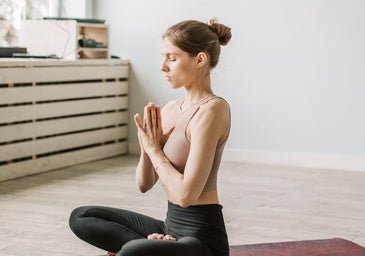 Yoga para el insomnio: la rutina de 15 minutos antes de dormir que recomiendan los expertos cuando nada más funciona