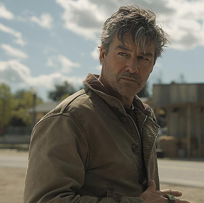 Kyle Chandler es Hal Jordan en la serie de DC Studios, Linternas.