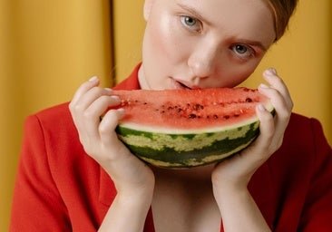 Violeta Kushkyan, nutricionista: «Las frutas de julio combinan agua con minerales esenciales que el agua sola no puede aportar»