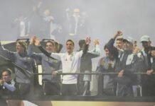 Miles de hinchas recibieron a la Selección Argentina en Ezeiza tras el subcampeonato en el Mundial 2026