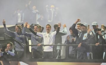 Miles de hinchas recibieron a la Selección Argentina en Ezeiza tras el subcampeonato en el Mundial 2026