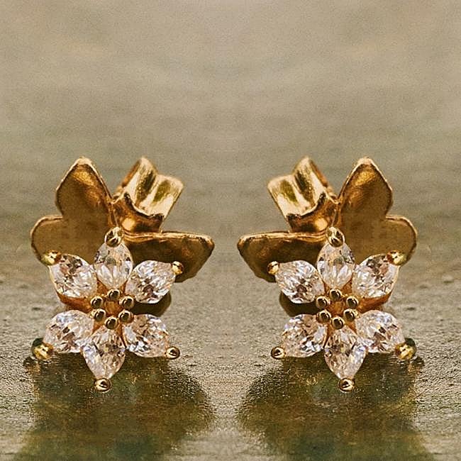 Pendientes florales de Apodemia, 80,10 euros.