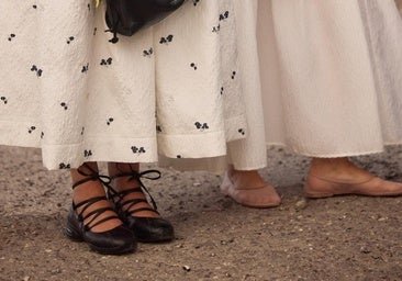 Todas mis amigas francesas llevan bailarinas con cordones: son más cómodas y aportan un toque moderno