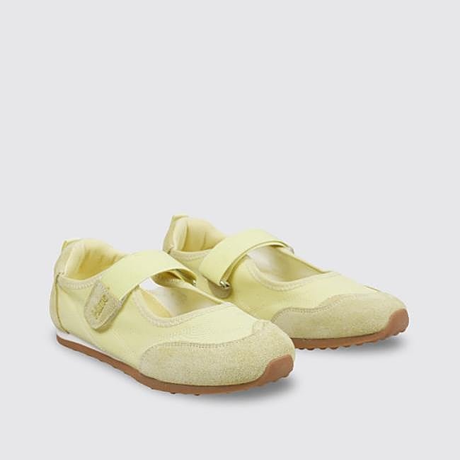Sneakerinas amarillas de Hune, 24,95 euros.