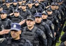 Santa Cruz: continúa el acampe de policías y se profundiza la crisis que enfrenta Claudio Vidal