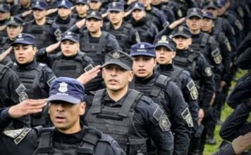 Santa Cruz: continúa el acampe de policías y se profundiza la crisis que enfrenta Claudio Vidal