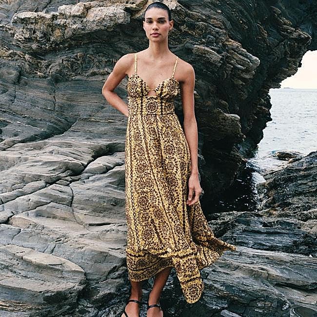 Vestido estampado de Zara, 55,95 euros.
