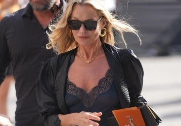 Por qué Kate Moss es la única persona que sabe llevar pantalones pitillo