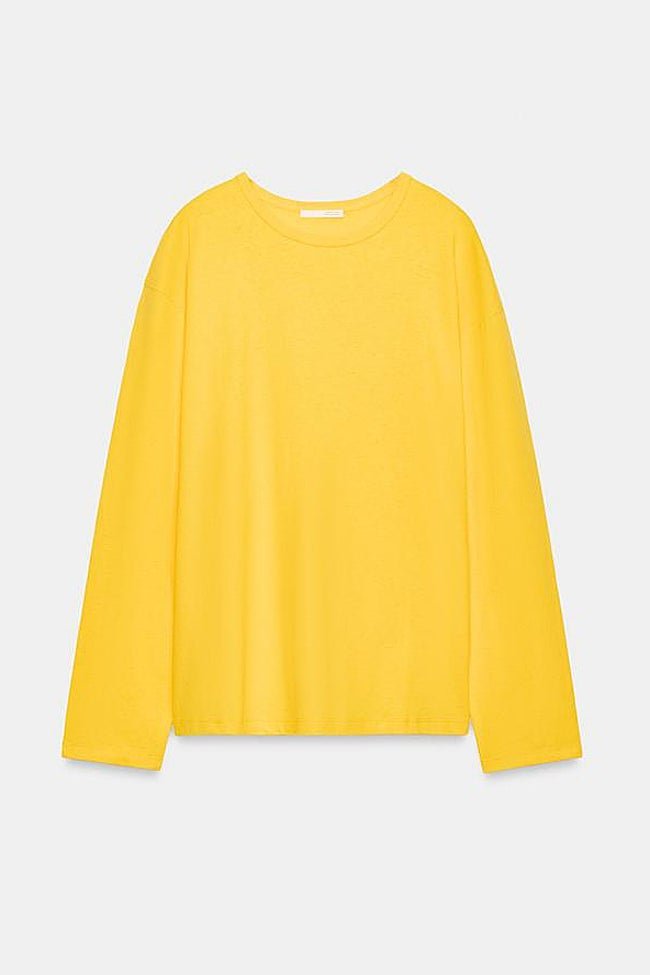 Camiseta amarilla de Zara (19,99 euros)