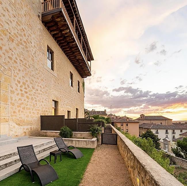 Vista de una de las terrazas del Áurea Convento Capuchinos de Segovia.