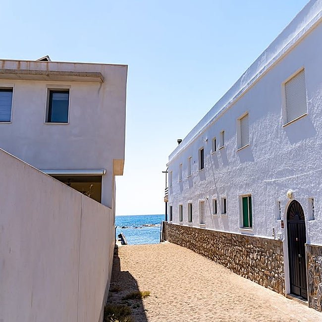 Cabo de Palos, al ladito de La Manga, aún conserva su encanto marinero.