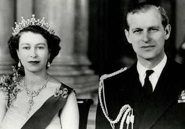 Isabel II y su collar más caro: el regalo de bodas del Nizam de Hyderabad que solo ha lucido otra de sus familiares