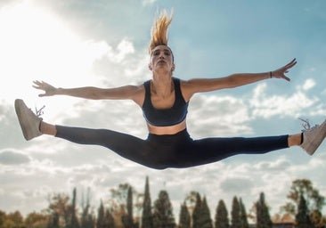 Los ejercicios de bajo impacto perfectos para entrenar en las horas de más calor sin perder la rutina