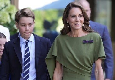 Un príncipe George altísimo y con traje se convierte en el acompañante perfecto de Kate Middleton en la final de Wimbledon