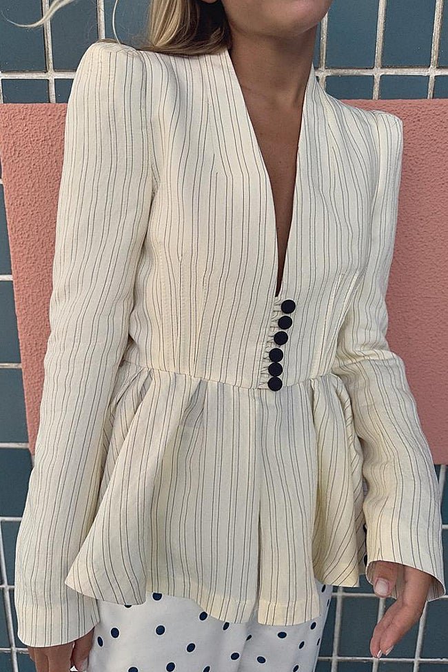Chaqueta entallada de Zara (39,99 euros)