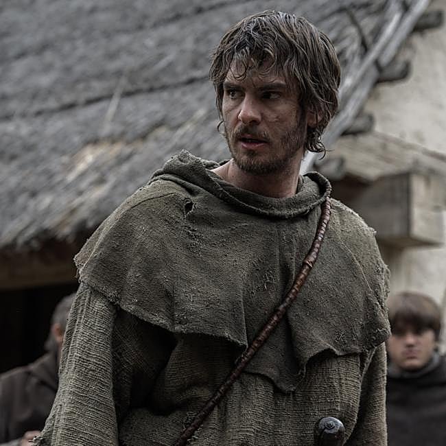 Andrew Garfield en una imagen de la película histórica, El hombre que desafió al rey.
