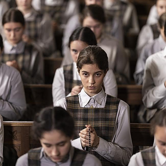 En el centro de la imagen, Zoe Bonafonte, una de las protagonistas de Ruega por nosotras.