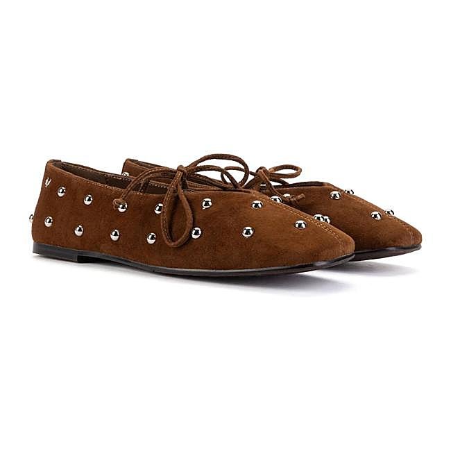 Bailarinas de ante con tachuelas de Martinelli.