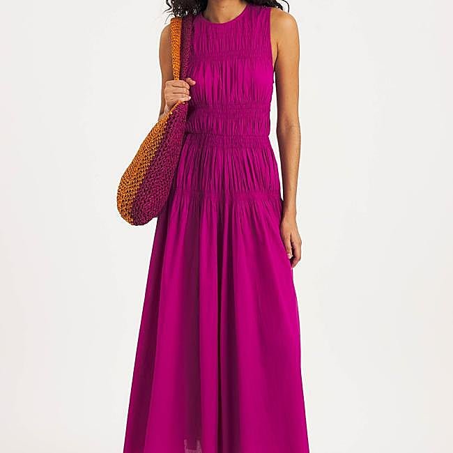 Vestido fucsia de Antik Batik, 290 euros.