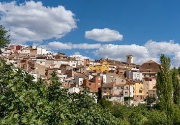 Este pueblo de Albacete es ideal para quitarse el calor: una ruta entre cascadas, vegetación exuberante y una esfinge