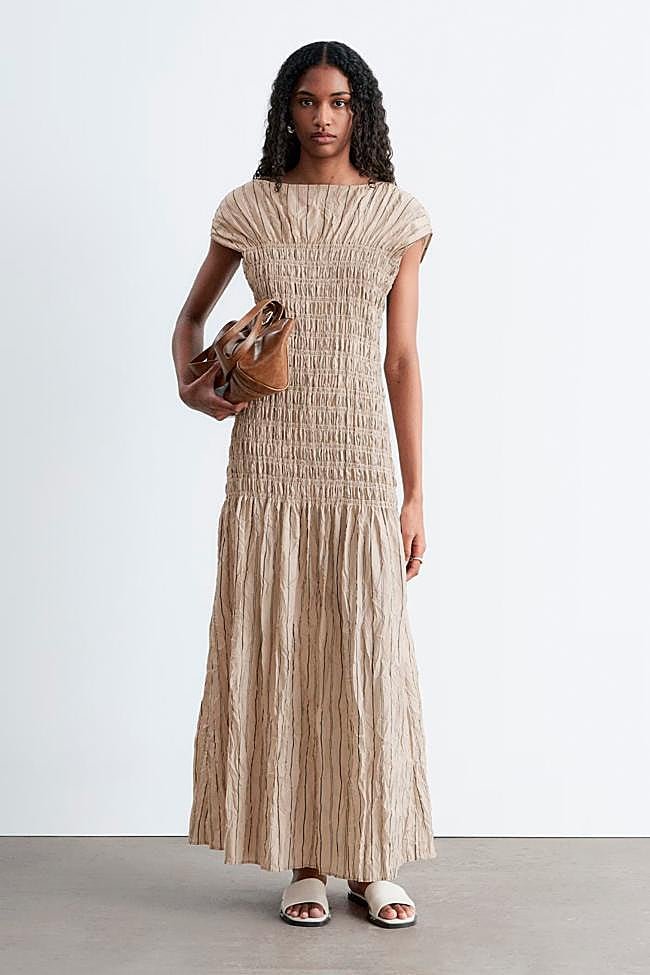 Vestido efecto arrugado de & Other Stories.