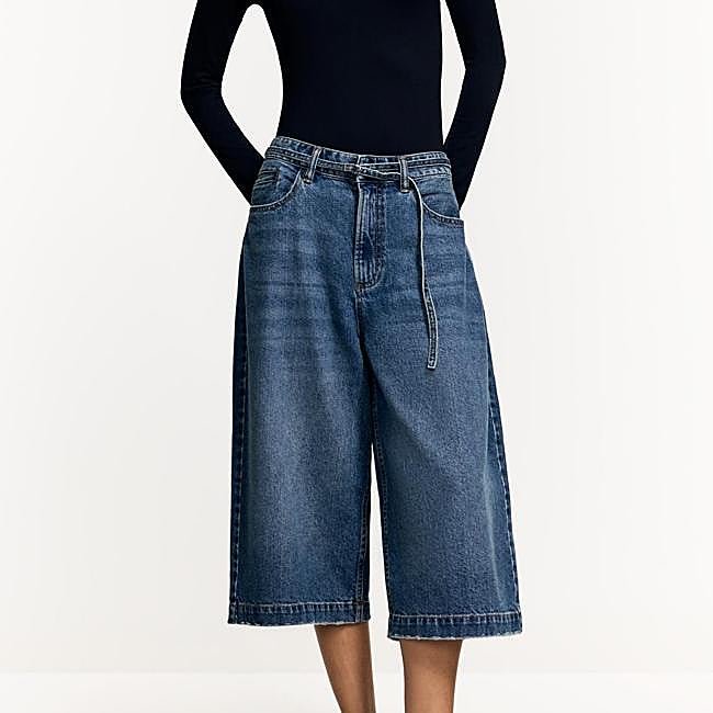 Jorts azul medio de corte amplio de Lefties, 17,99 euros.