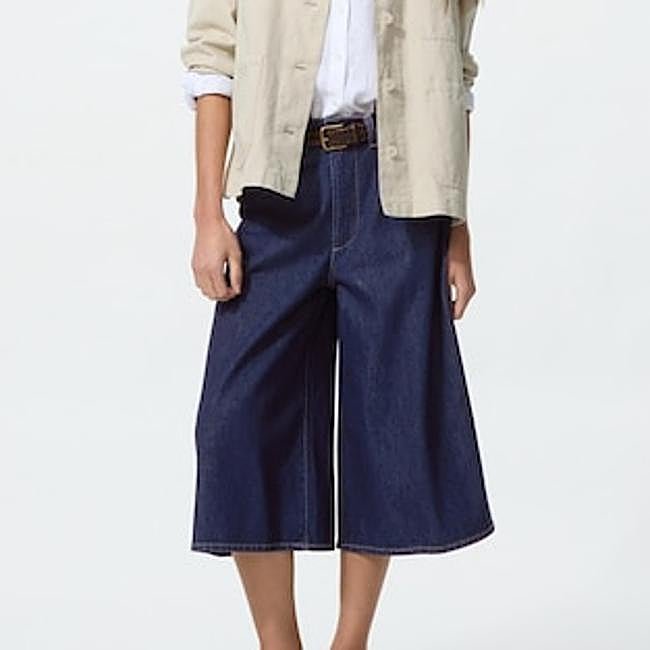 Jorts oscuros de inspiración masculina de Uniqlo, 39,90 euros.