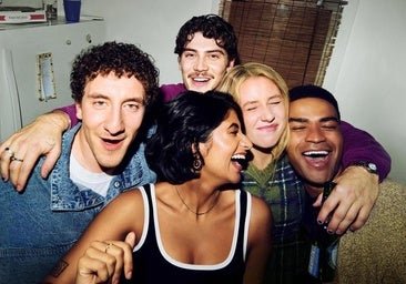 La serie heredera de Friends existe y se llama Adults: así es la nueva sitcom de la generación Z