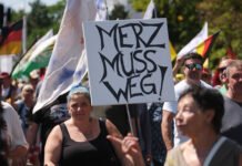 VIDEO: Miles de alemanes salen a las calles para protestar contra el Gobierno de Merz