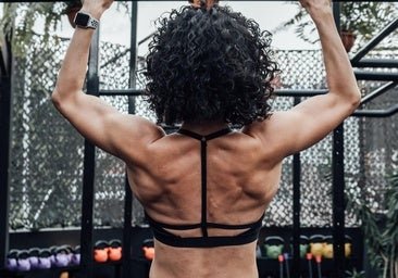 Patricia Vera, wellness coach: «Yo eso no lo hago, es de hombres», la frase que escucha siempre antes de proponer dominadas a sus clientas