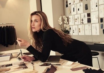 Por qué las nominaciones a los Emmy de 'Love Story' nos parecen insuficientes: el fenómeno televisivo que ha vuelto a poner de moda a Carolyn Bessette